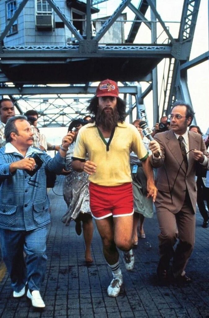Bearded Forrest keeps on running in "Forrest Gump" (1994)